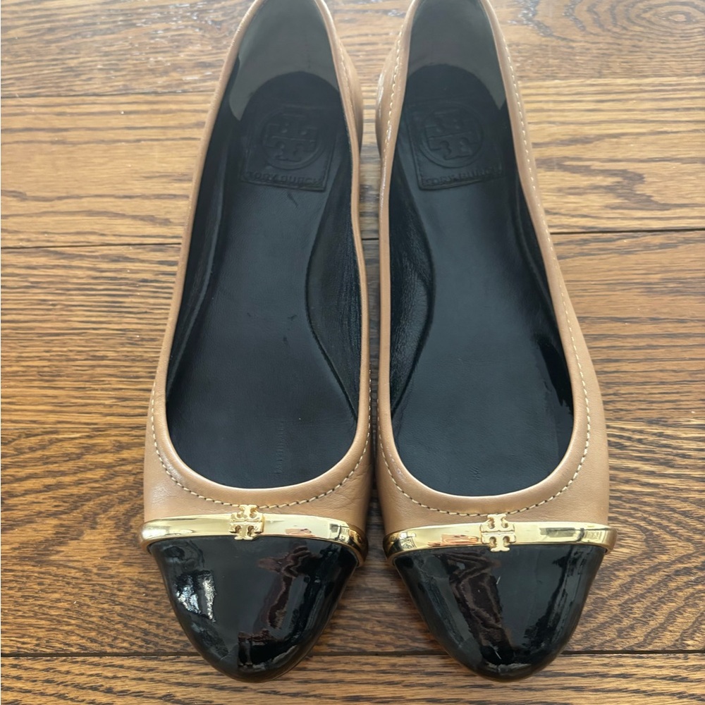 Tory Burch Two-Tone Cap-Toe Ballet Flats in Tan and Black